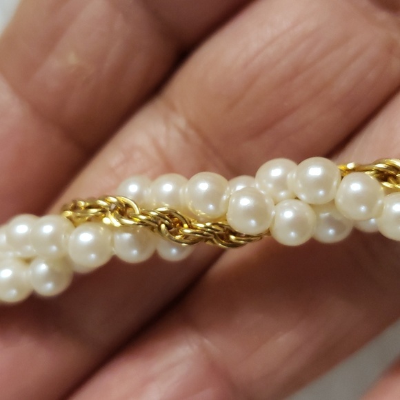 White Faux Twisted Seed Pearl Necklace & Gold Tone Chain Accent Threaded . - Picture 9 of 9